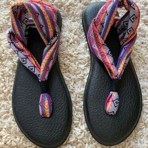 Sanuk Yoga Sling flat sandal. Amazing condition!